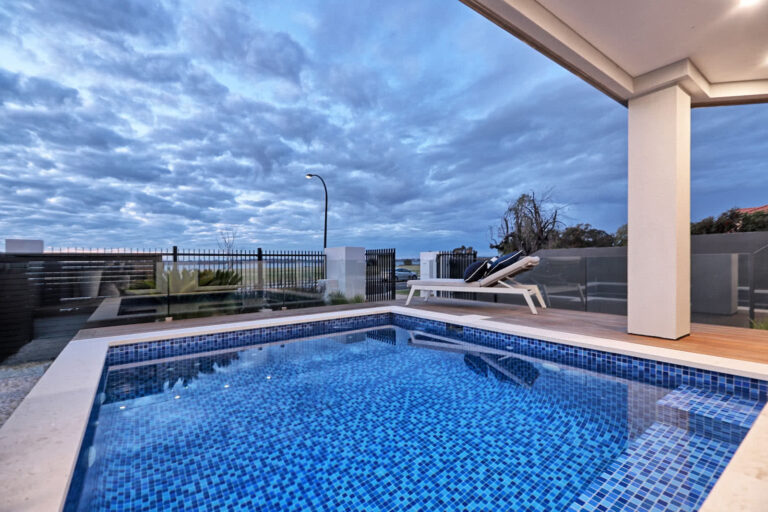 perth-river-view-overlooking-pool